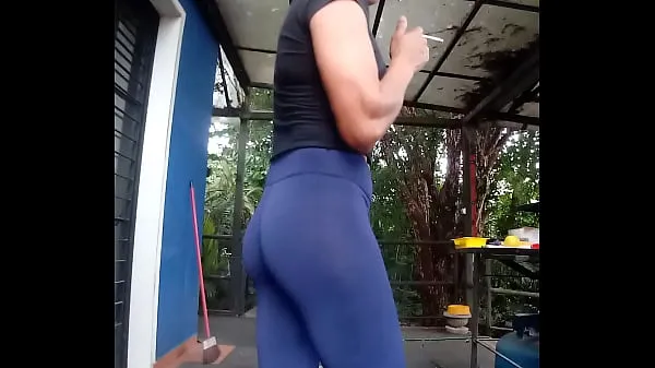 Vroči always in leggings topli videoposnetki