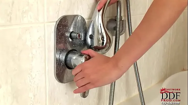 Hotte Power in the shower varme videoer