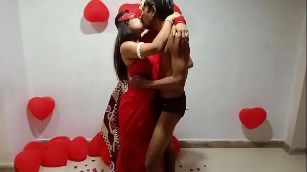 Video caldi Moglie indiana appena sposata in sari rosso che festeggia San Valentino con il marito Desi - Full Hindi Best XXXcaldi