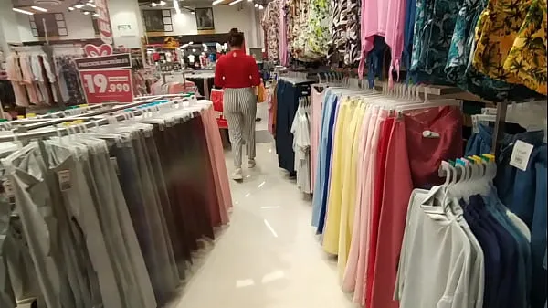 I chase an unknown woman in the clothing store and show her my cock in the fitting rooms Video ấm áp hấp dẫn