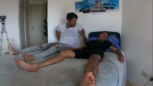 Eu aproveito Amigo Dotado - Ele me dá duro e sem sela - Com Alex Barcelona - amigos foda para relaxar - Boquete hetero caseiro gay Video ấm áp hấp dẫn