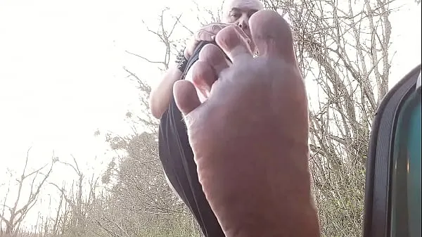 گرم Master Pascal foot fetish in action next to his box گرم ویڈیوز