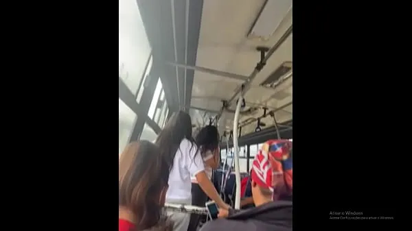 Vídeos quentes HOT GIRL SQUIRTING IN LIVE SHOW ON PUBLIC BUS quentes