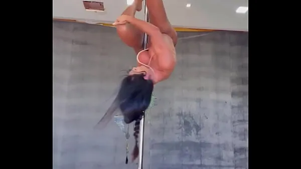 Kuumia Gracyanne Barbosa - Pole Dance lämmintä videota