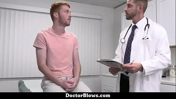 Heiße Perverser Arzt hilft, die Libido eines Twink-Patienten zu steigern - Doctorblowswarme Videos