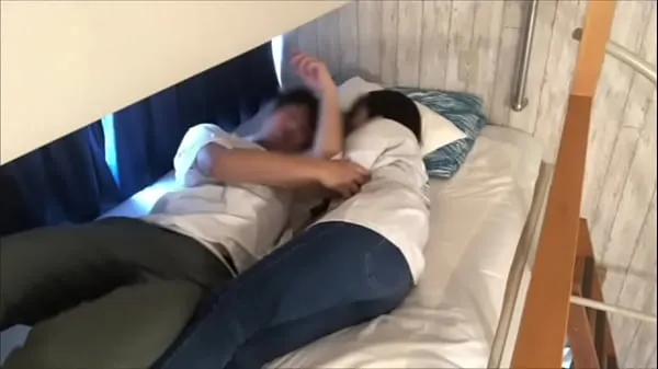 Sıcak Living with her] A realistic morning routine for an amateur couple. A couple who gets up at 7 in the morning and gets horny before going to work with each other in a narrow bed with awkward amateur sex before going to work Sıcak Videolar