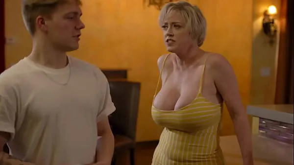 인기 있는 Mature Step Mom with HUGE Tits Desesperately Try seduces her stepson 따뜻한 동영상