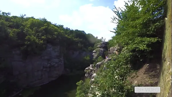 Heiße Fick und lutsche an einem Stein mit Mia Bandiniwarme Videos