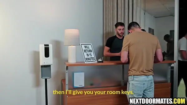 Heta Strangers meet in hotel room for a fuck varma videor