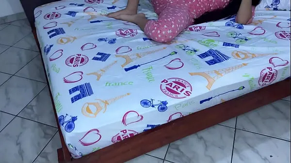 Vídeos Mi Inocente Hijastra en Pijama Rosa que Deliciosacalientes calientes