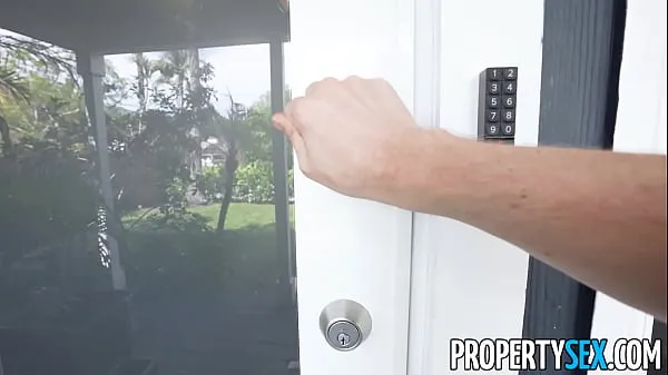 مقاطع فيديو ساخنة PropertySex Sexy Ebony Real Estate Agent with Great Boobs Bangs Home Buyer at Showing دافئة