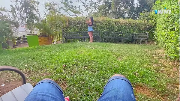Hot Fucking in the park I take off the condom varme videoer
