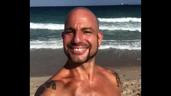 مقاطع فيديو ساخنة BEACH BODY PORN STAR دافئة