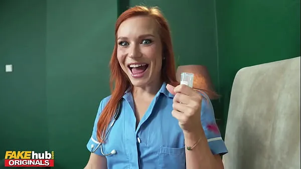 Vídeos quentes FAKEhub - Hot redhead nurse with perfect little pink shaved pussy has to collect a sperm sample quentes