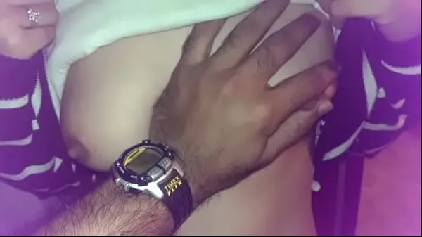 Kuumia Desi boobs groped lämmintä videota